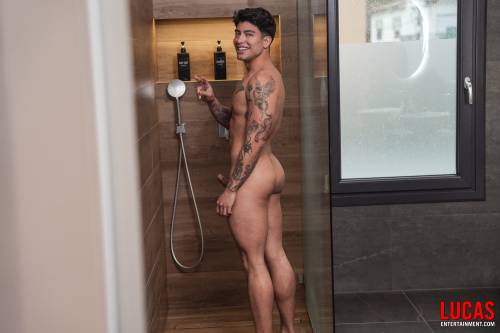 Alexandro Cabrera Tops Alessandro Lee - Gay Movies - Lucas Entertainment